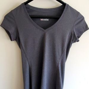 Under Armour Fitted Heat Gear Short Sleeve V-Neck